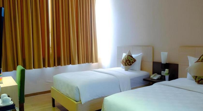 Lotus Hotel Субанг Экстерьер фото