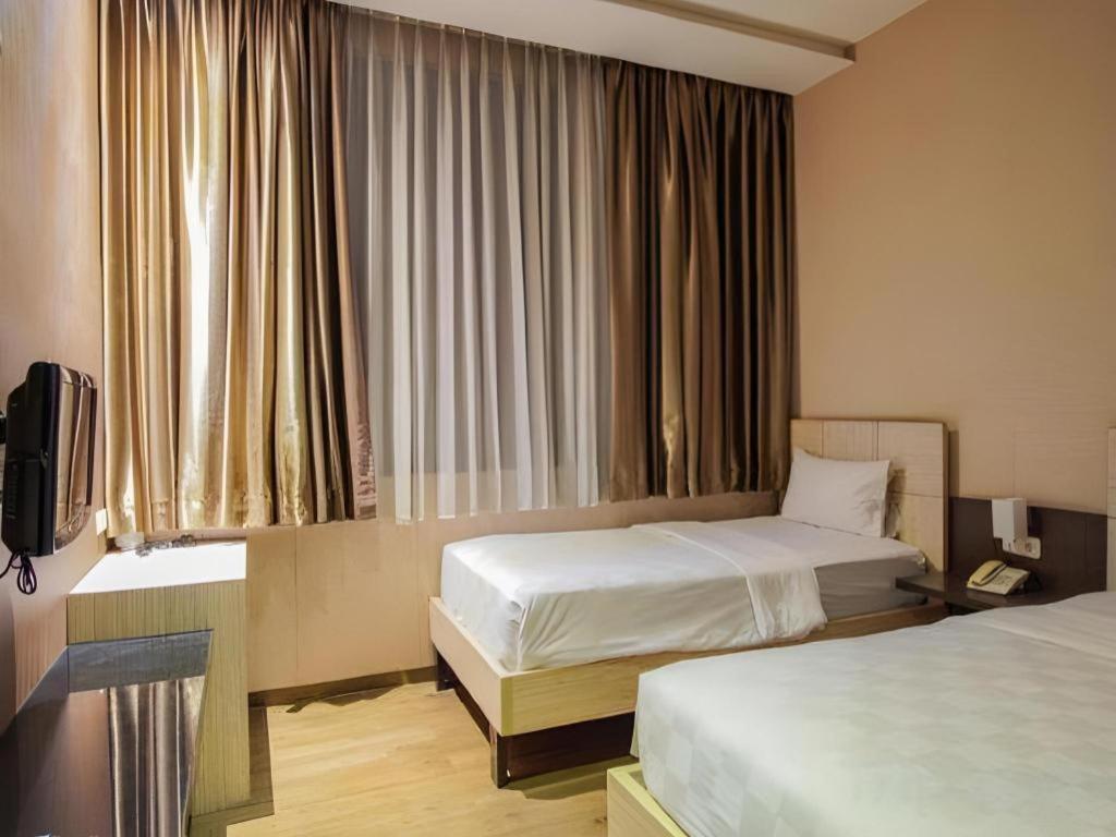Lotus Hotel Субанг Экстерьер фото